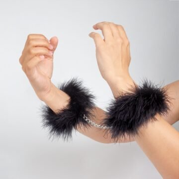 "ALGEMAS SECRET HANDCUFFS MARABOU PRETAS SECRET PLAY"